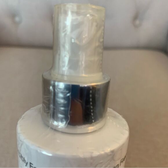 Microderm GLO Active Hydrating Toner - Picture 6 of 8